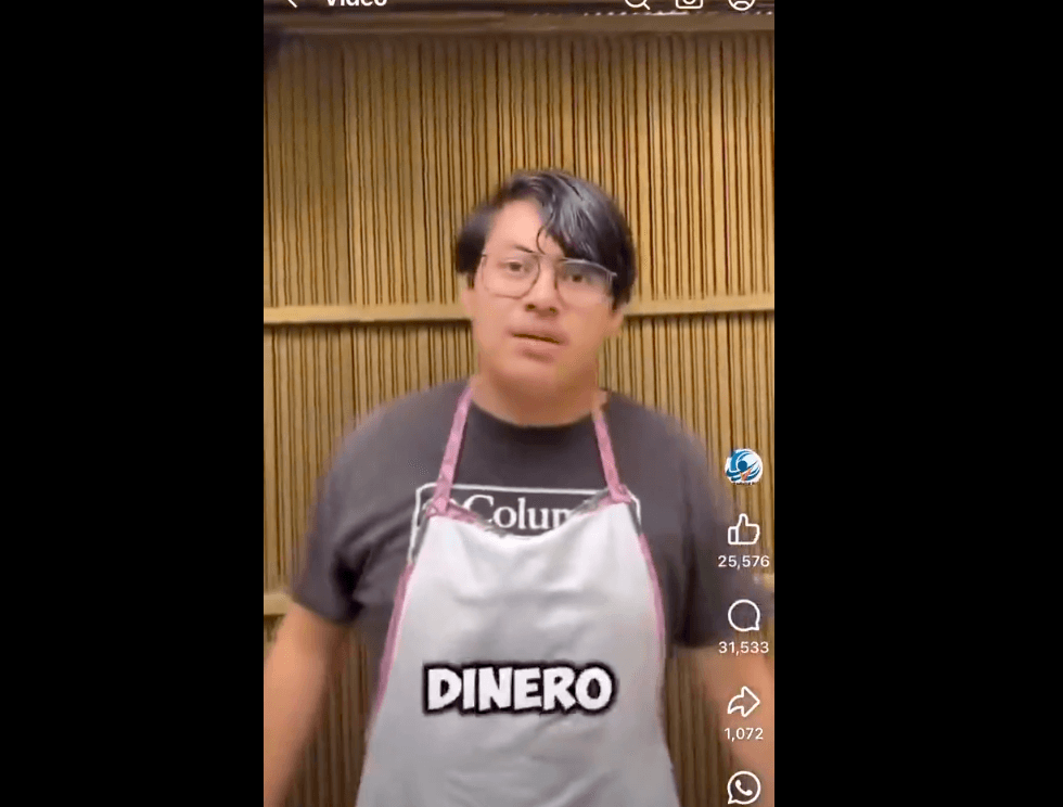 Viral: Mesero mexicano regresa mini propina a cliente y lo critican en redes