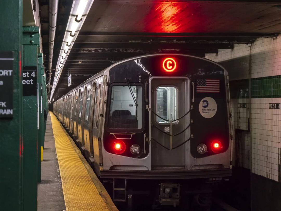 Nueva York: Niegan fianza a mujer acusada de empujar a dos turistas mexicanas a las vías del metro