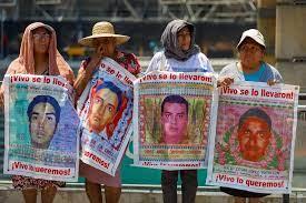 Familiares de desaparecidos llegan a Palacio Nacional