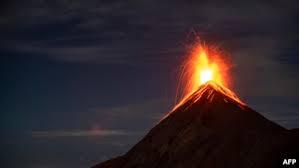 Entra en erupción el volcán de Fuego, en Guatemala