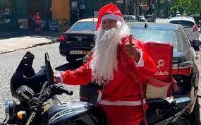 #VIDEO Santa Claus atrapa a presunto asaltante