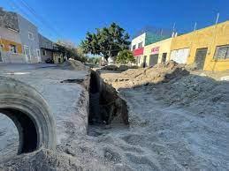 Denuncian enorme socavón en San Juan Bosco