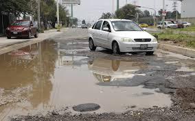 #BachesPonchallantas Automovilistas y ciclistas solicitan reparación Camino Real a Colima, Tlaquepaque