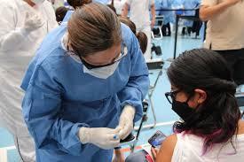 Adolescentes vulnerables recibirán vacuna contra COVID-19 en hospitales