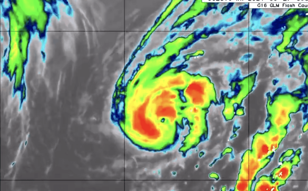 Huracán Isaac se intensifica a categoria 2 frente costas mexicanas