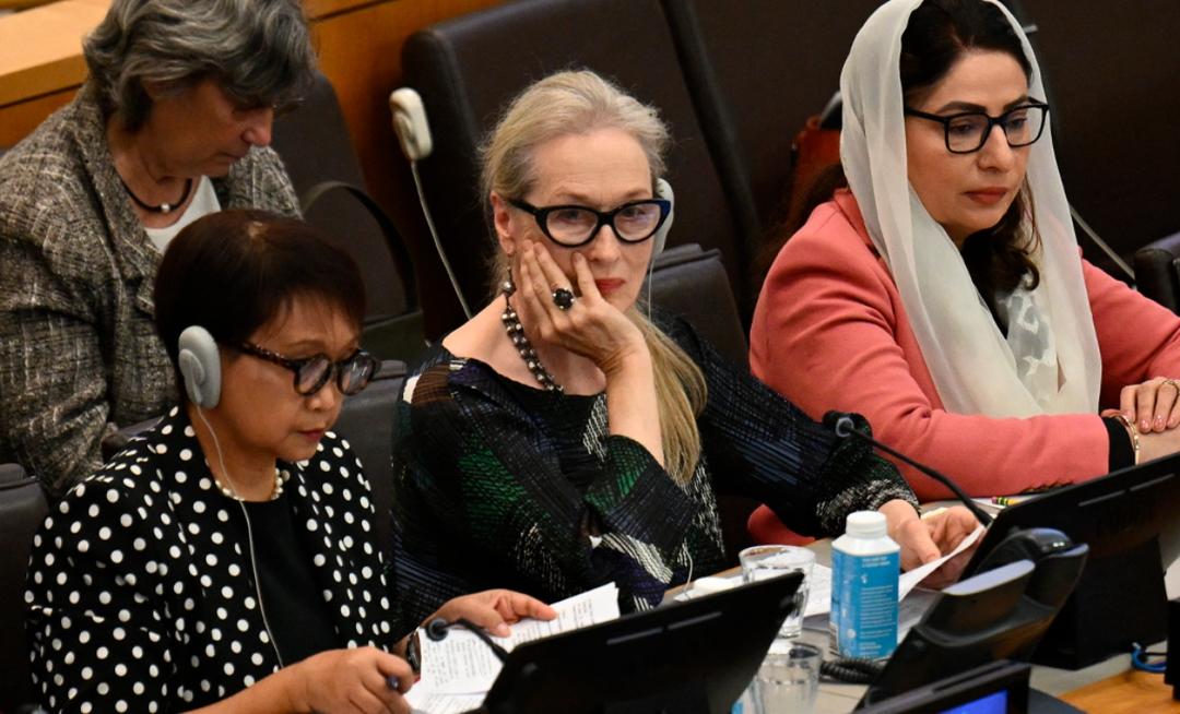 Meryl Streep defiende a mujeres de Afganistán: “Una ardilla tiene más derechos que una niña”.