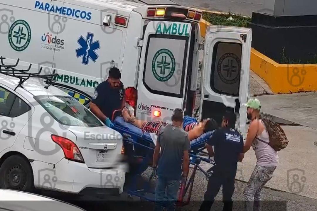 Mujer da a luz a su bebé apoyada por conductor de Uber y la línea 911