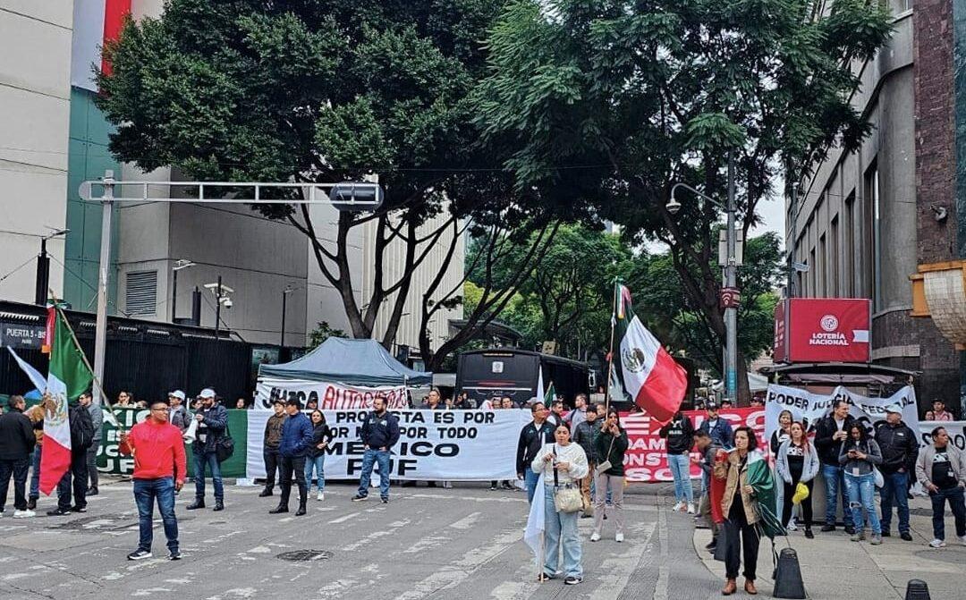 Poder Judicial: Trabajadores refuerzan plantón contra reforma en el Senado