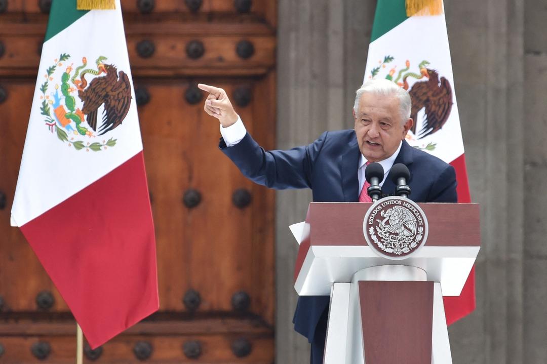 AMLO hace consulta de reforma judicial en último informe y destaca sistema de salud