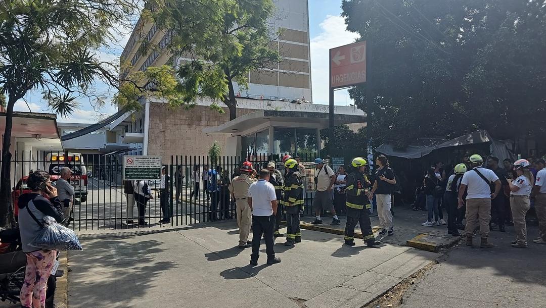 Clínica 89 de IMSS sufre derrumbe en sus instalaciones; harán dictamen estructural