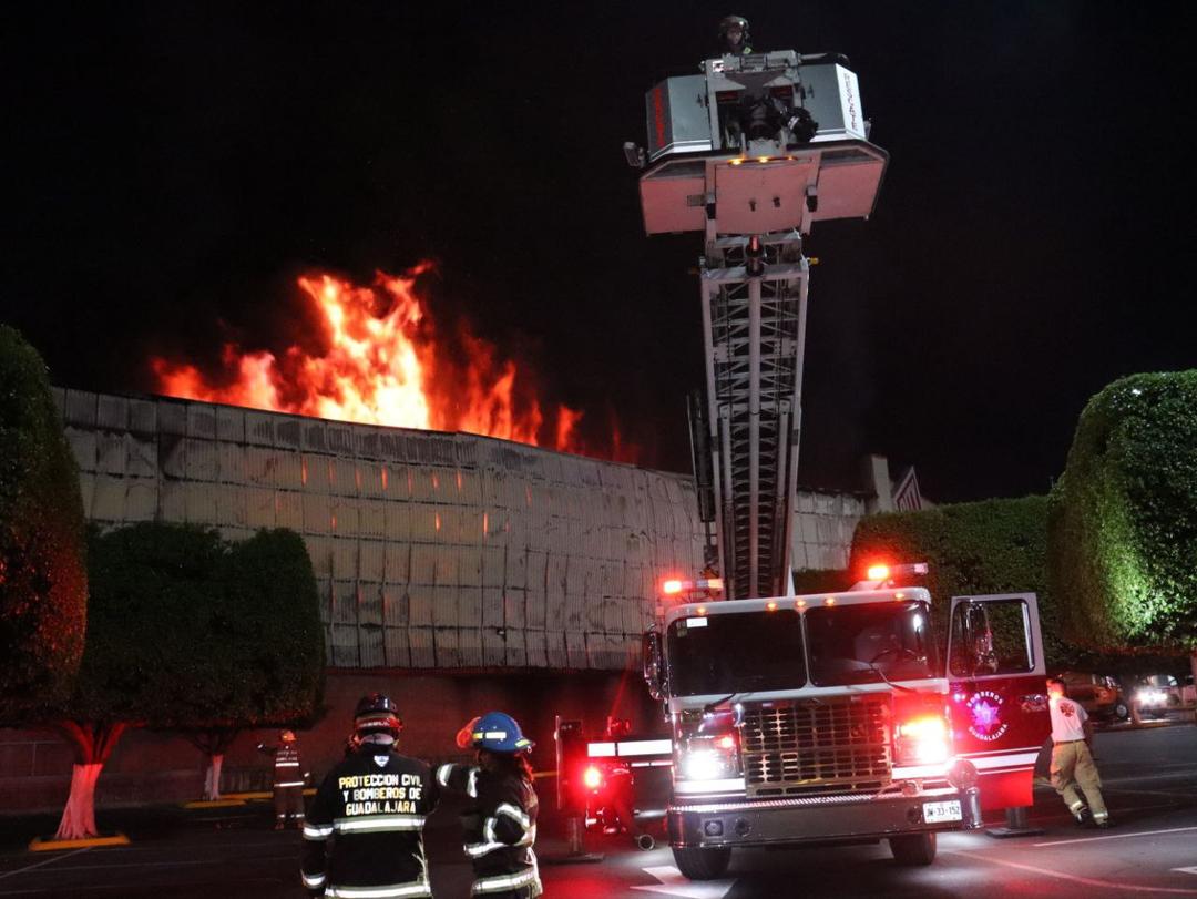 Zapopan: Controlan incendio en supermercado de la avenida Patria