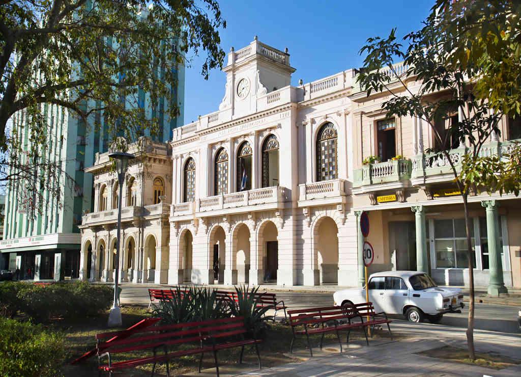 Cuba sufre apagones masivos por caída de su central termoeléctrica