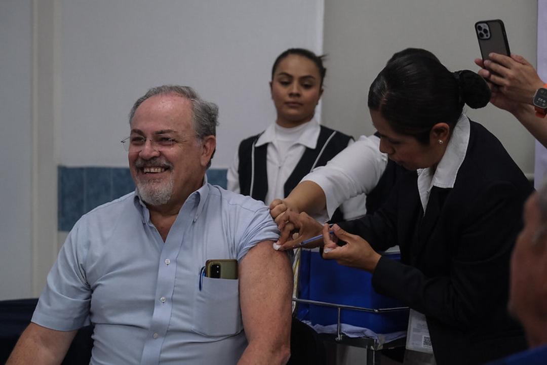 Vacunación contra influenza inicia en Jalisco