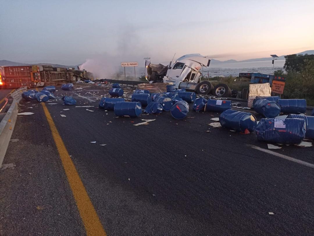 Autopista Colima-Guadalajara es cerrada por accidente; ve detalles