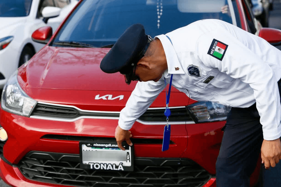 Multas por portaplacas: Suman 30 infracciones por placas tapadas