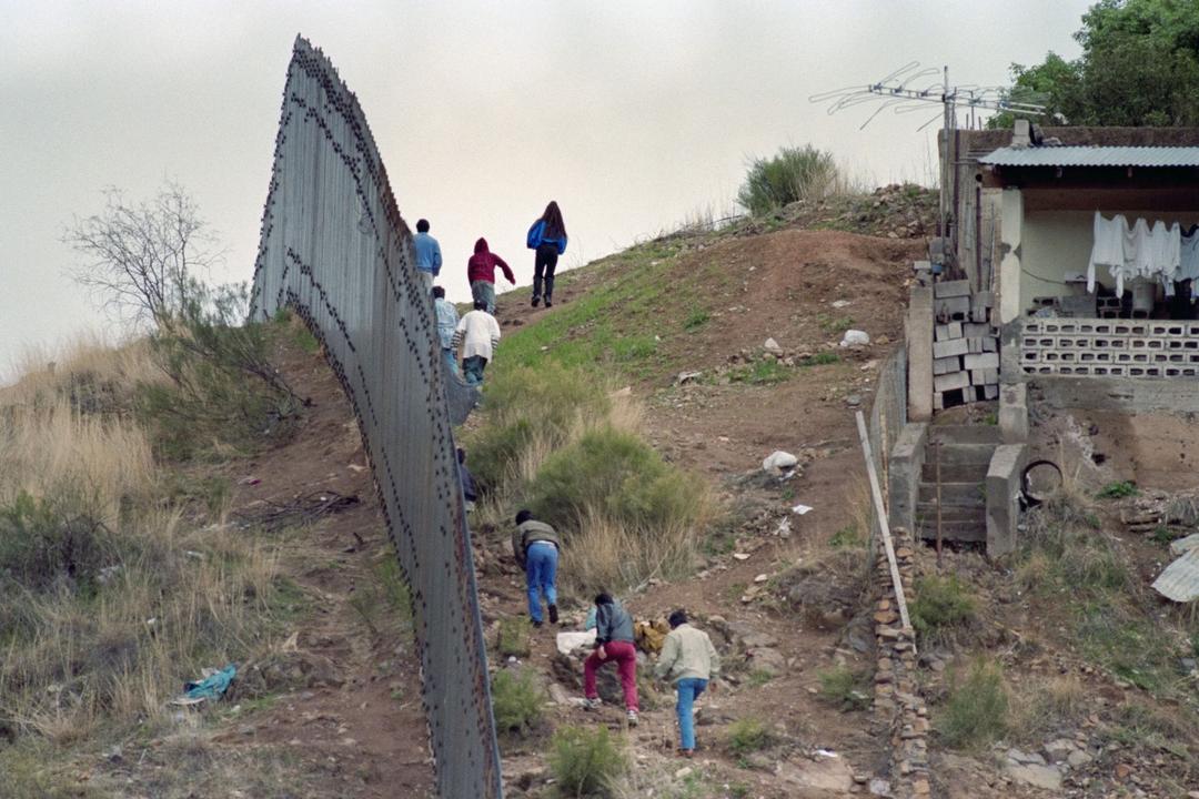 Estados Unidos: Militares construyen albergues para recibir a deportados