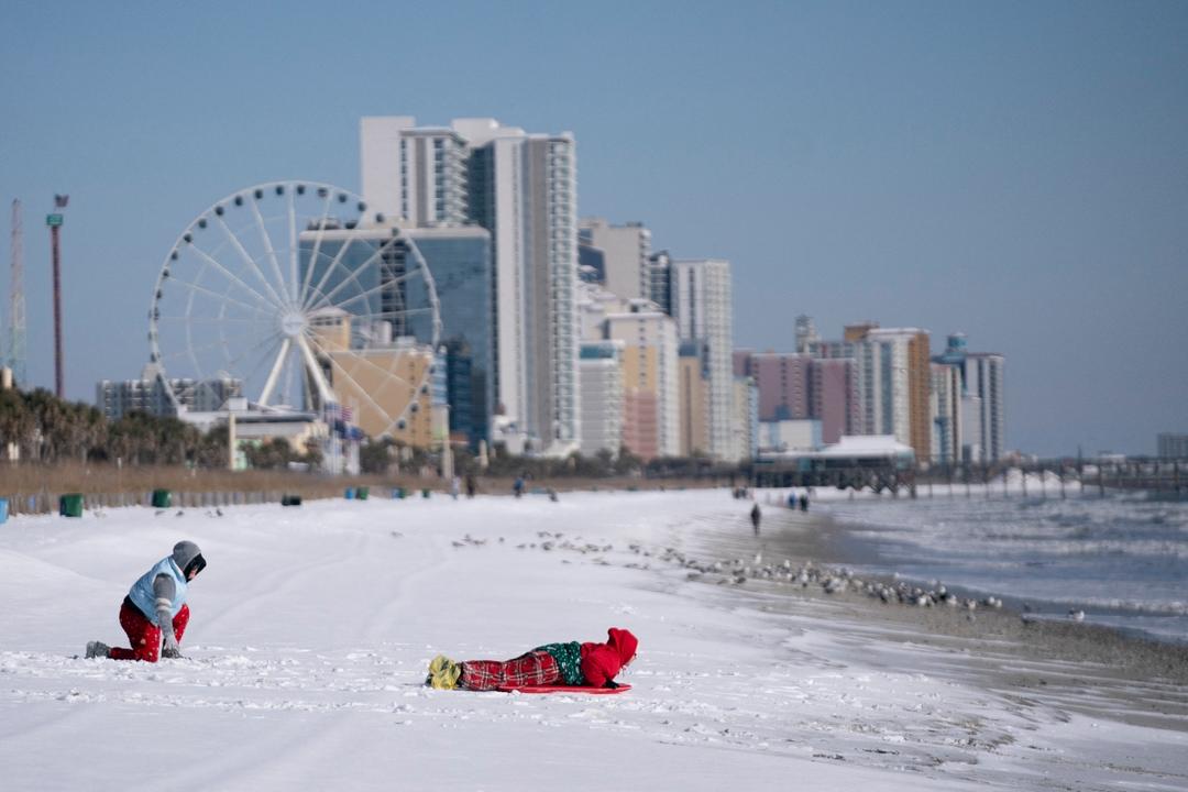 Florida: Las impactantes imágenes de la nevada en plena playa