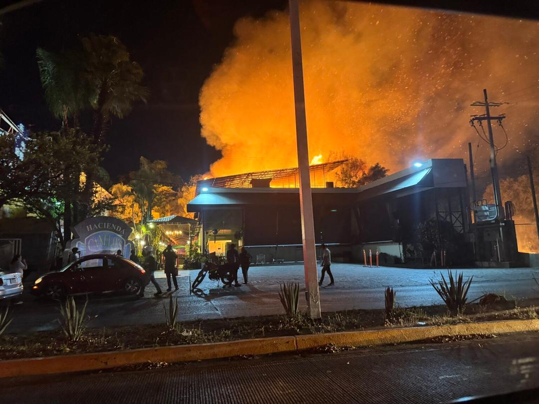 Incendio en el Canelos: Se quema restaurante de López Mateos