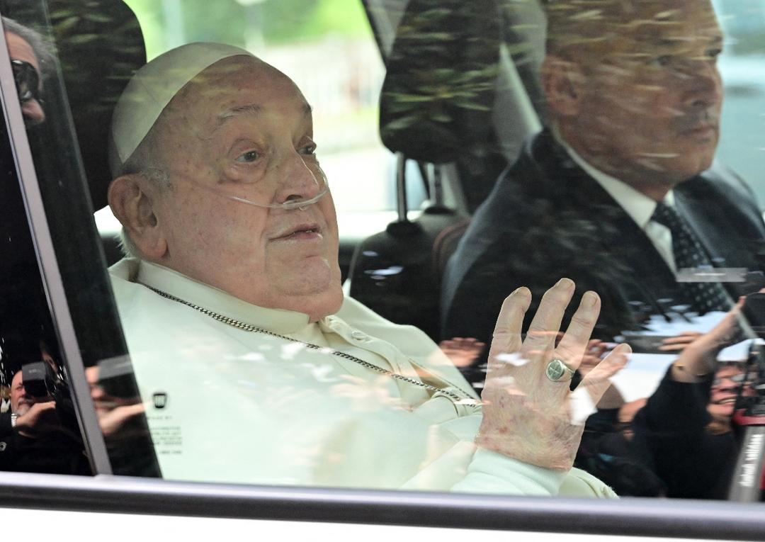 Papa Francisco: Pensábamos que no lograríamos salvarlo, dicen médicos 