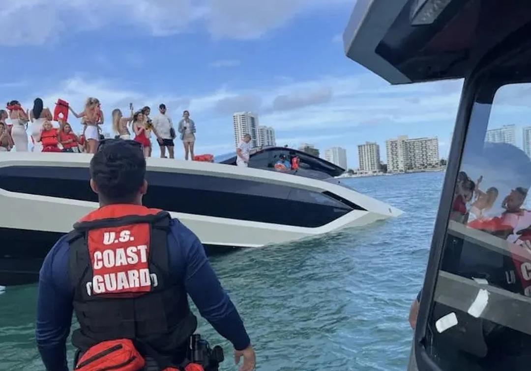Viral: Yate Lamborghini con influencers se hunde en Miami