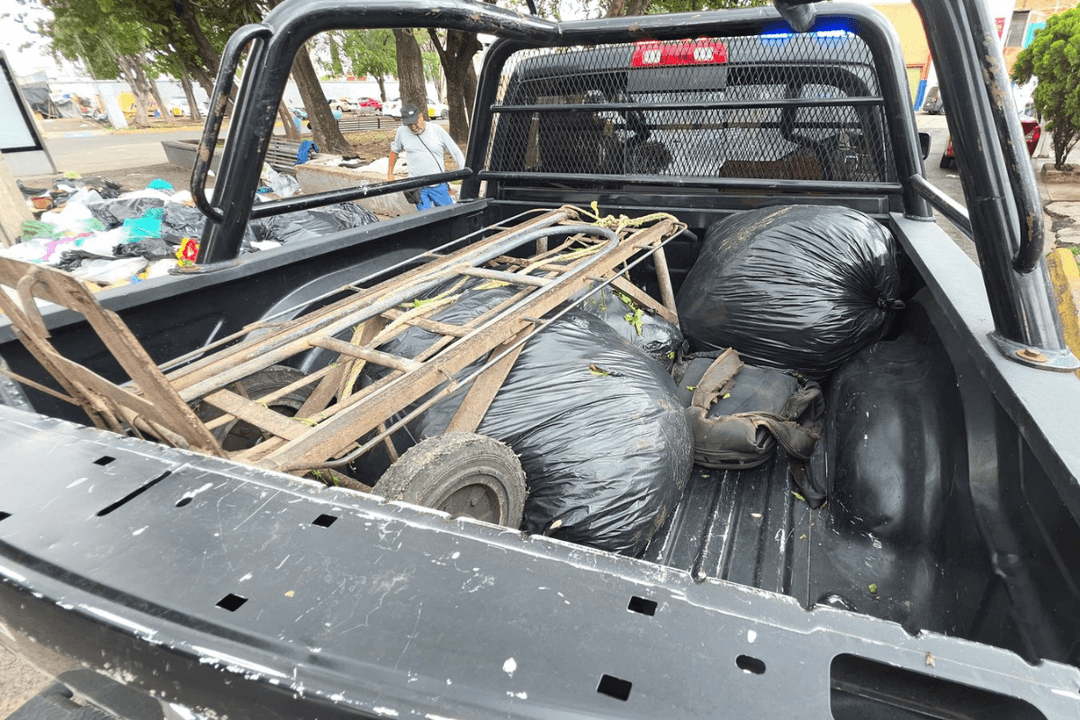 Guadalajara: ¡Infraganti! Detienen a hombre que tiraba bolsas de basura y escombro
