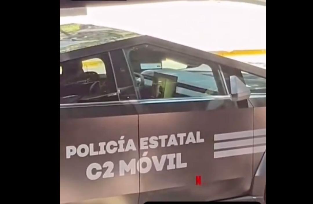 Jalisco: Separan a policías que veían serie en patrulla Cybertruck