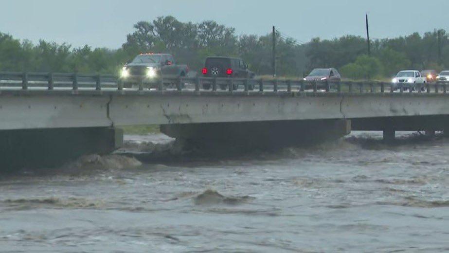 Texas: Inundaciones dejan al menos 13 muertos y 20 desaparecidos