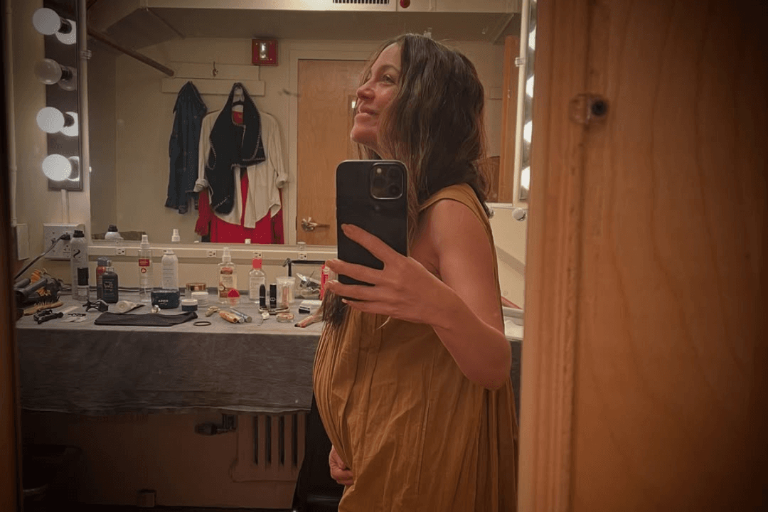 Natalia Lafourcade confirma embarazo a los 41 años