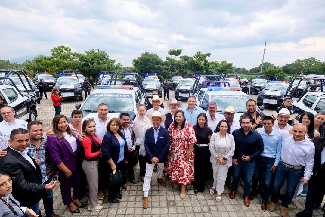 Pablo Lemus entregó 66 patrullas a 26 municipios de las regiones norte, centro y valles