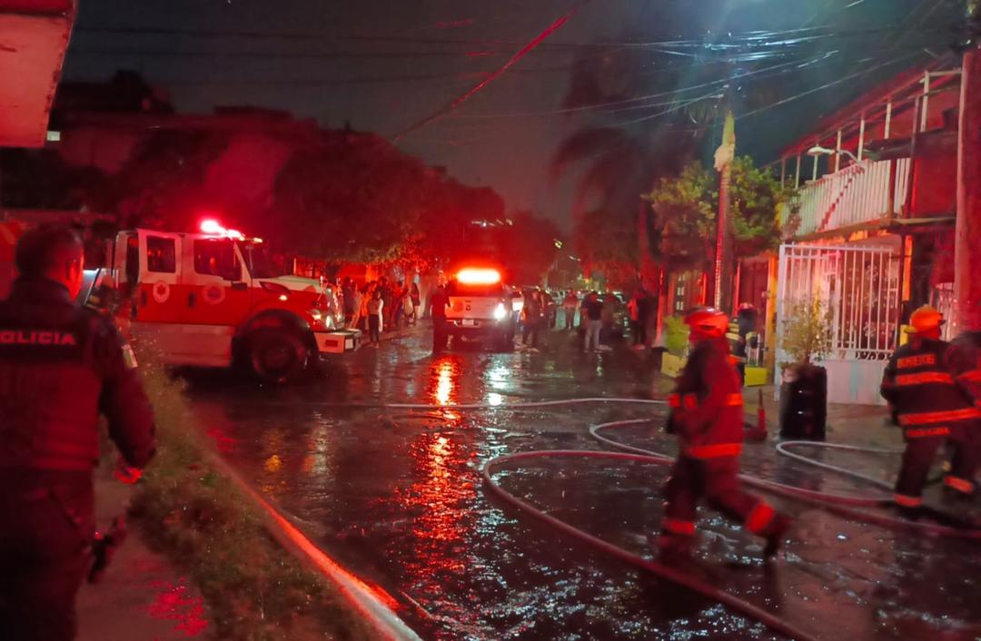 Guadalajara: Rayo provocó incendio en colonia 5 de Mayo