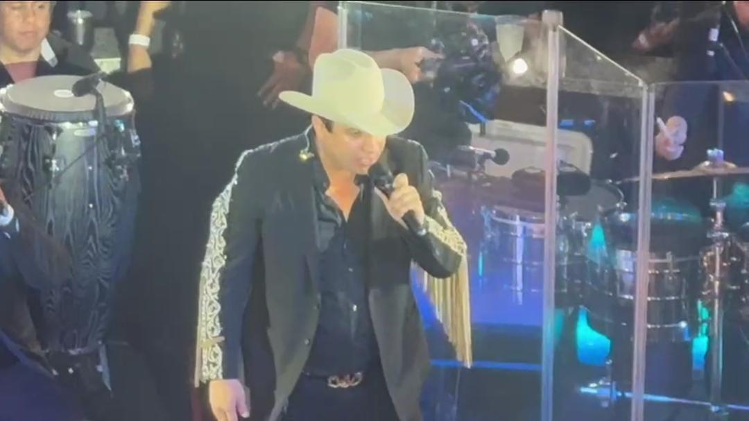Fiestas de Octubre: Julión Álvarez conquista el Palenque tapatío