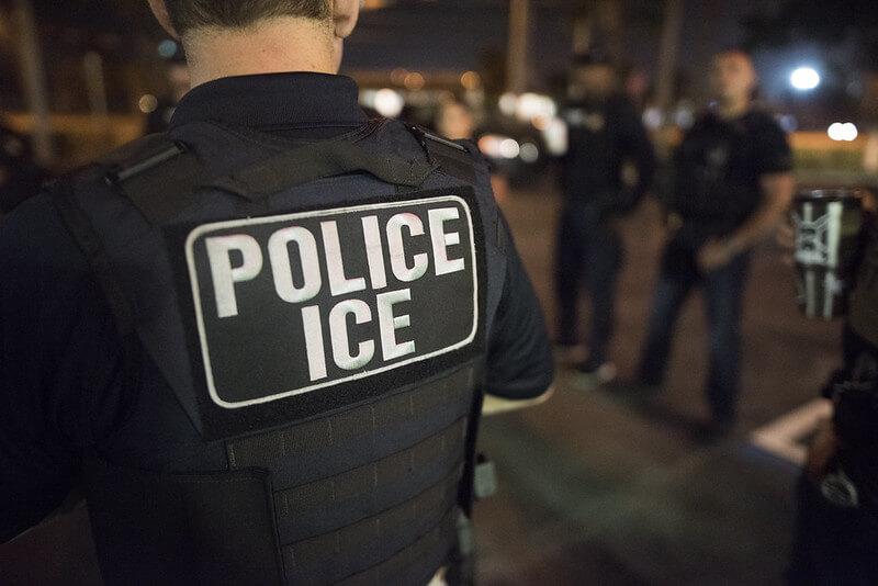 Los Ángeles: Un alguacil y un inmigrante resultan heridos tras disparos de ICE