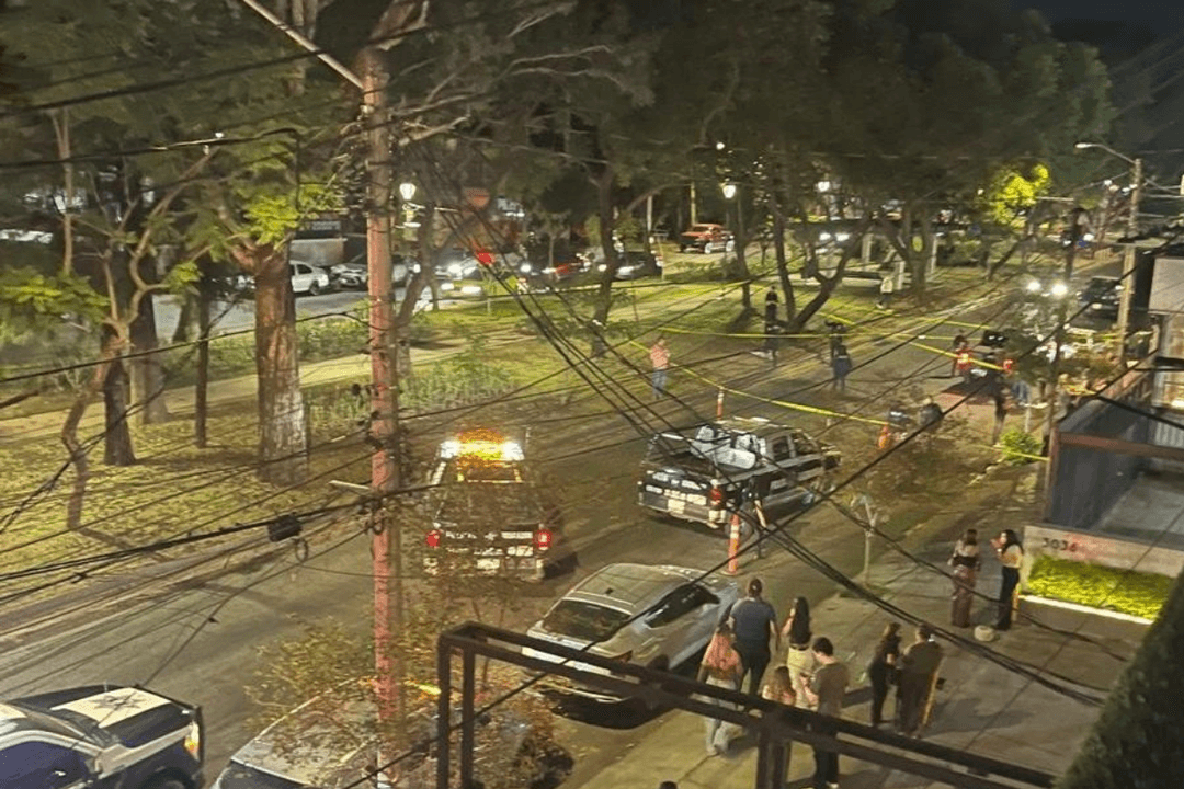 Providencia: Ataque a balazos a fuera de bar deja un muerto y heridos