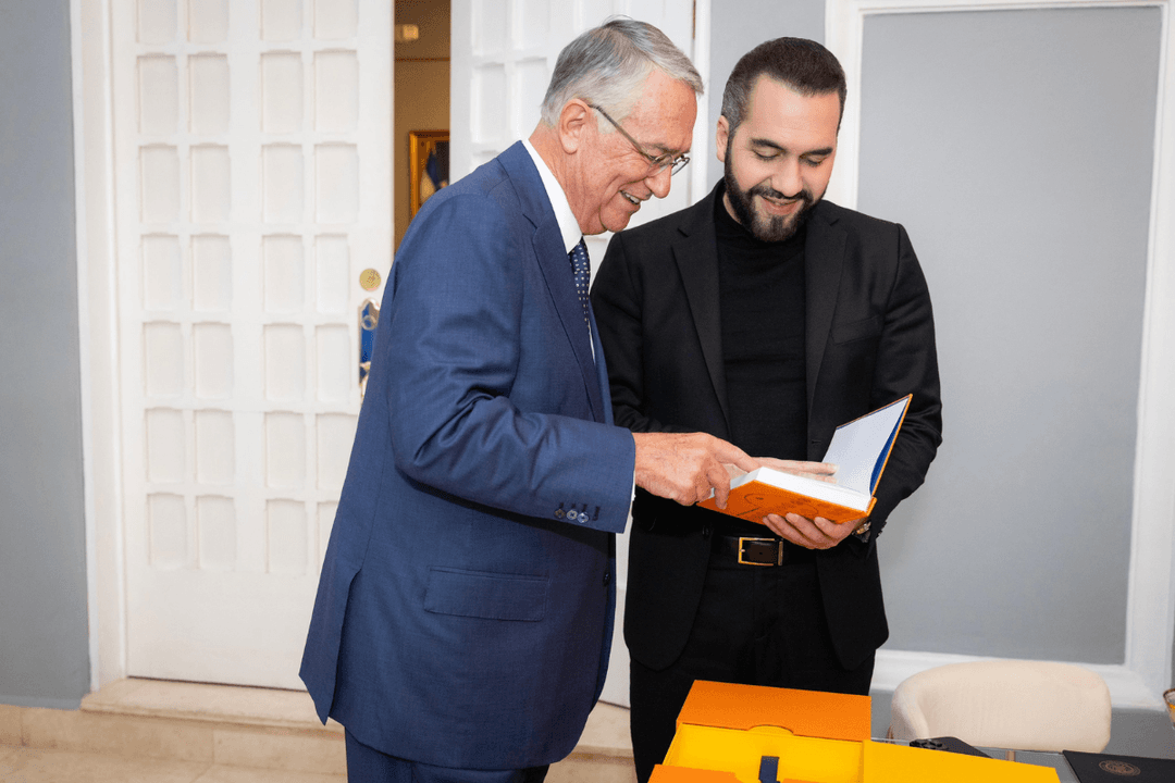 Ricardo Salinas se reúne con Nayib Bukele