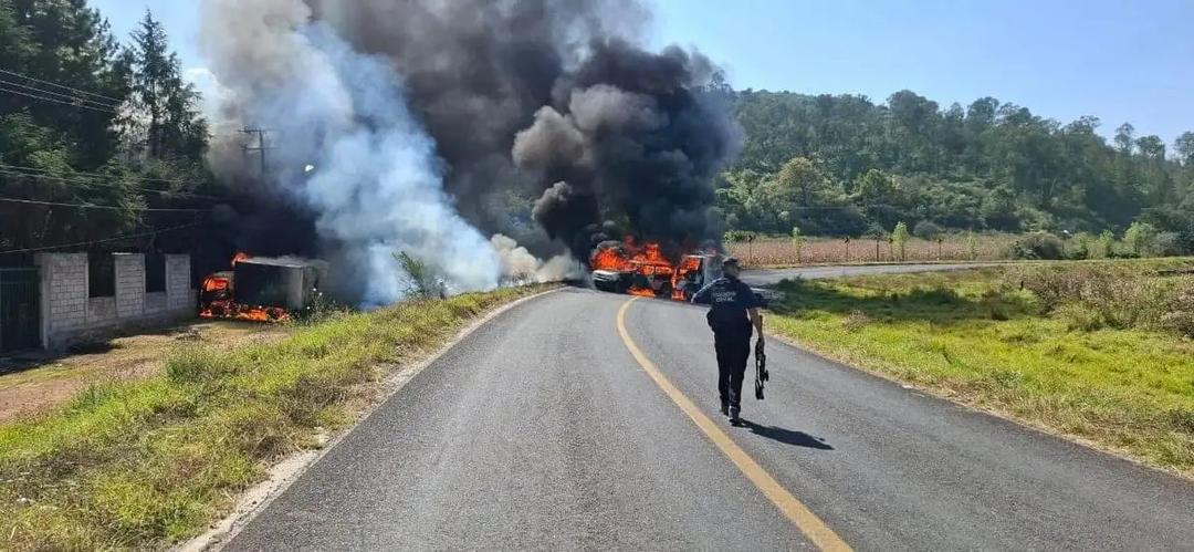 Michoacán: Se registran bloqueos carreteros en 3 municipios