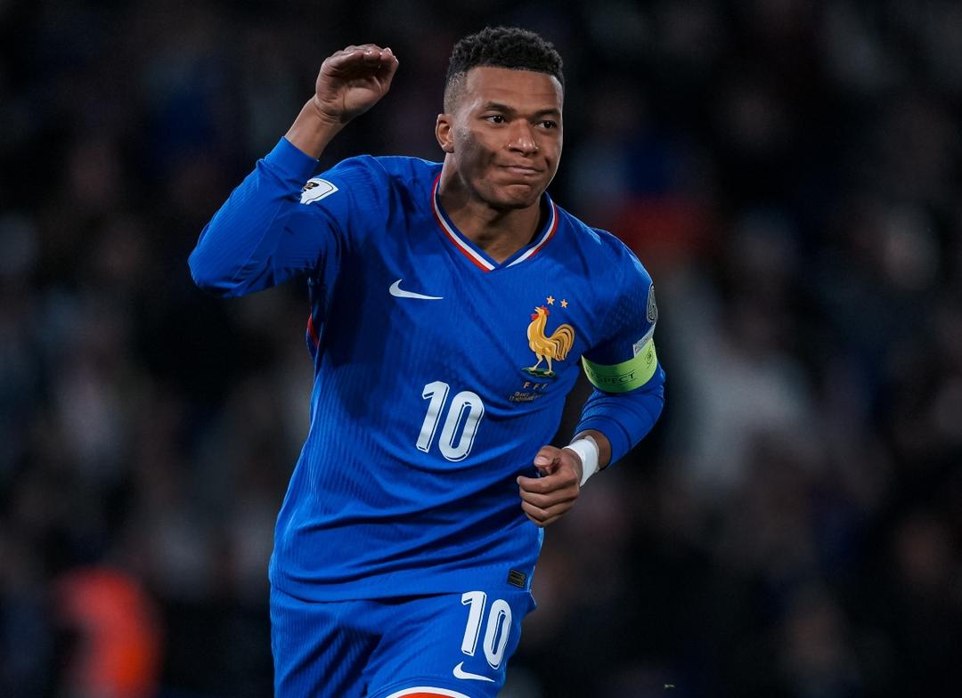 Mbappé se convierte en el jugador más joven en llegar a 400 goles