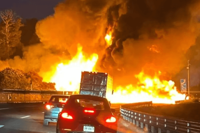 Pipa de gas en EdoMex se queda sin frenos, choca y explota