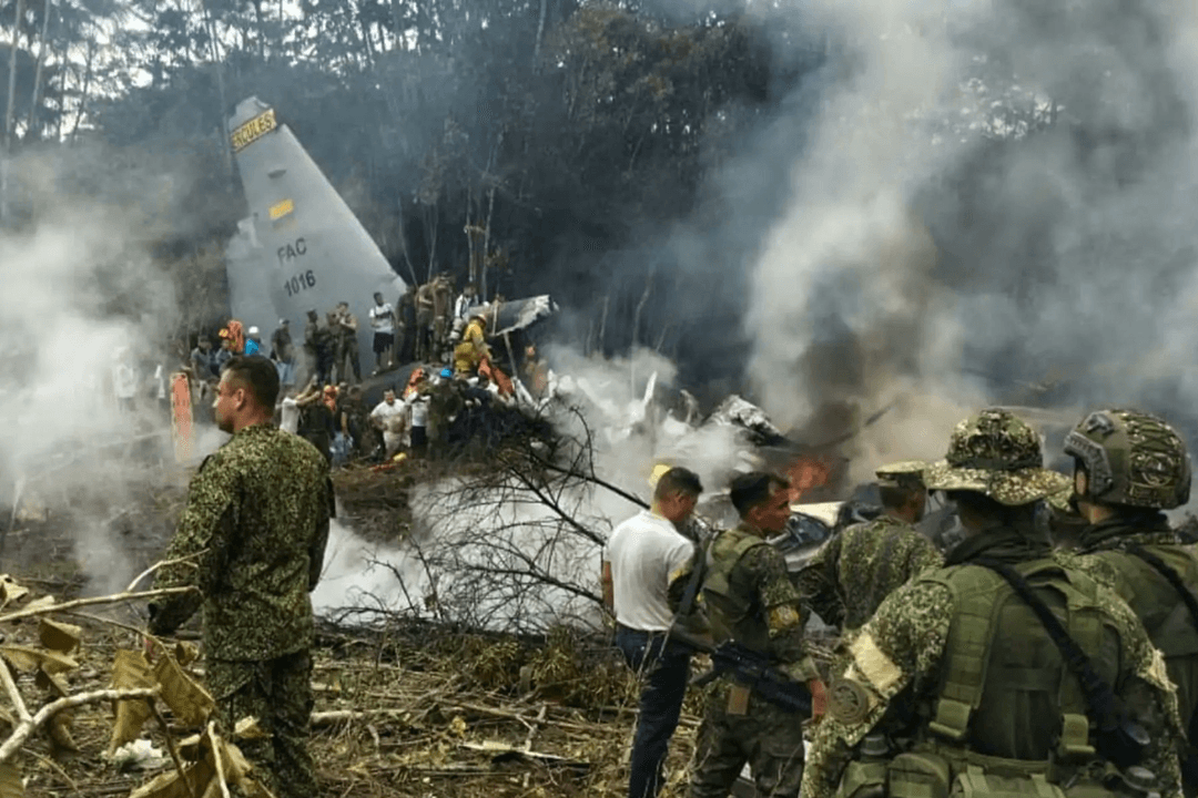Colombia: Avión militar Hércules se accidenta con al menos 100 soldados a bordo