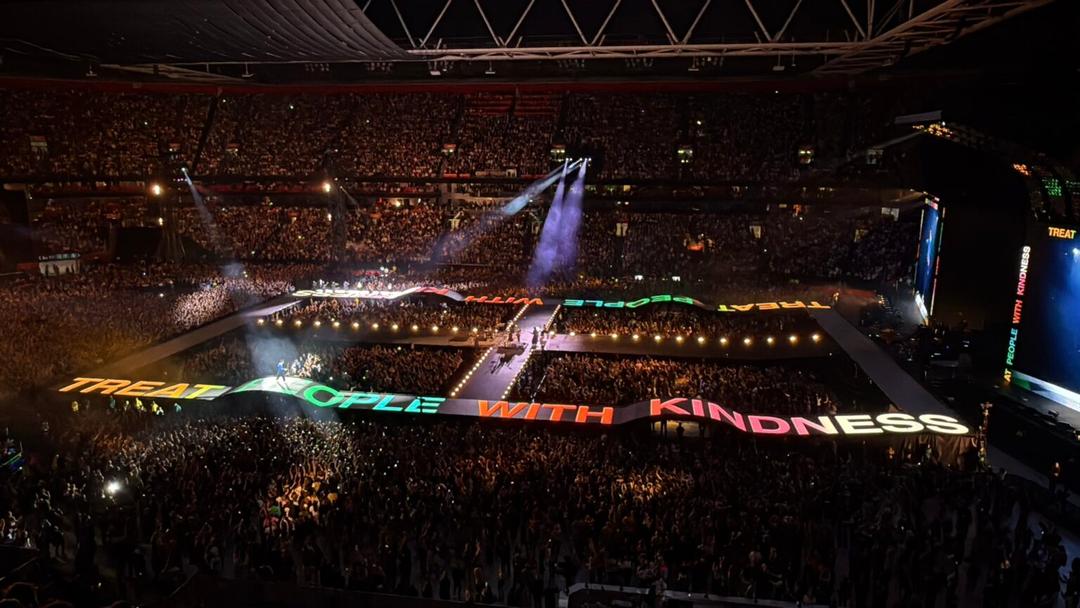 Harry Styles regresa a los escenarios y desata euforia
