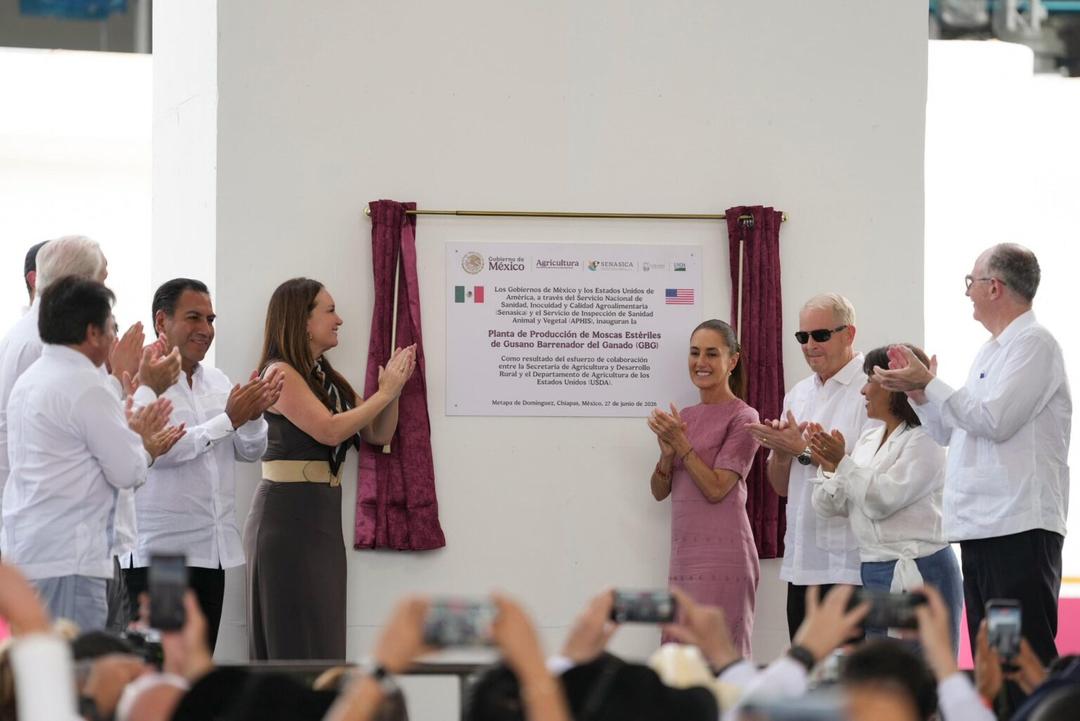 México y EU inauguran planta de moscas contra gusano barrenador