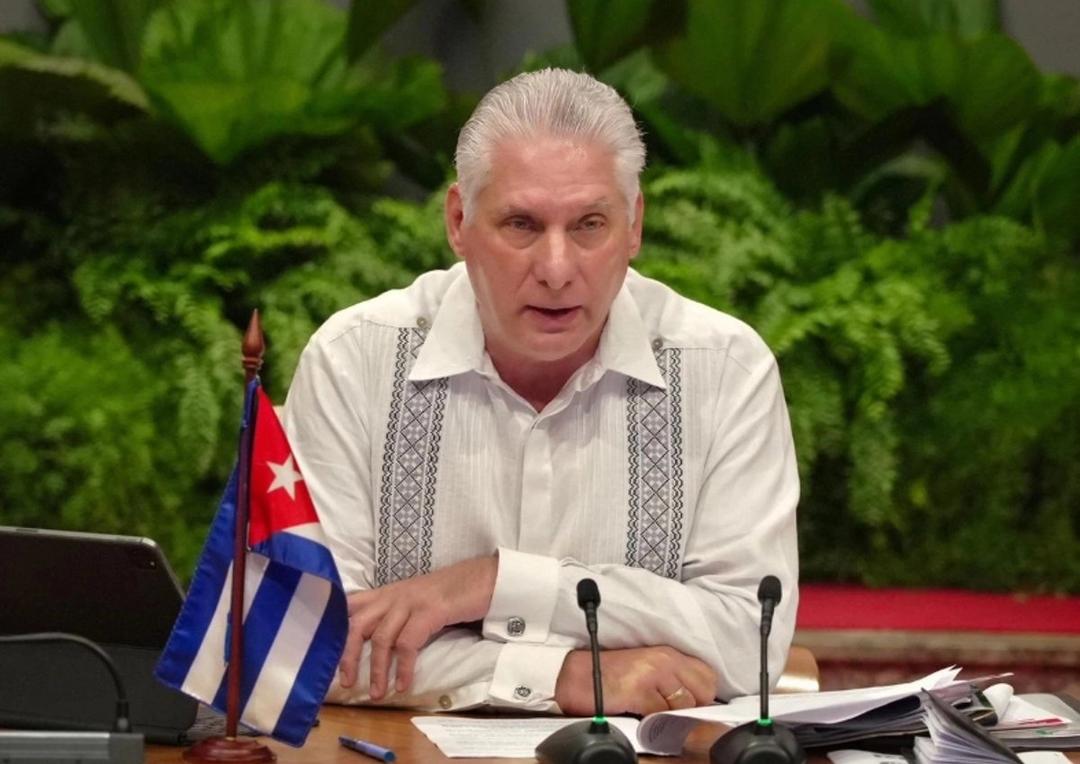 Presidente de Cuba acusa a EU de intentar “apropiarse” de la isla