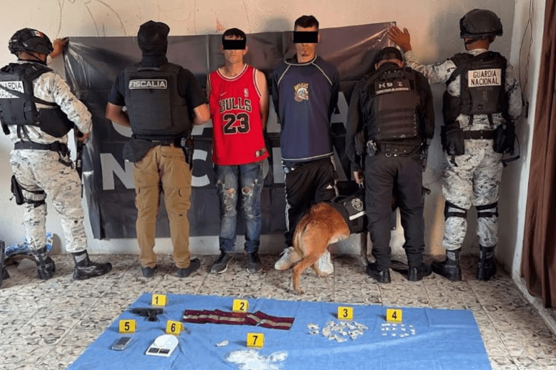 Guadalajara: Detienen a dos hombres durante cateo por presunto narcomenudeo