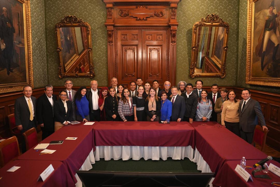 Sheinbaum se reúne con gobernadores incorporados al IMSS-Bienestar