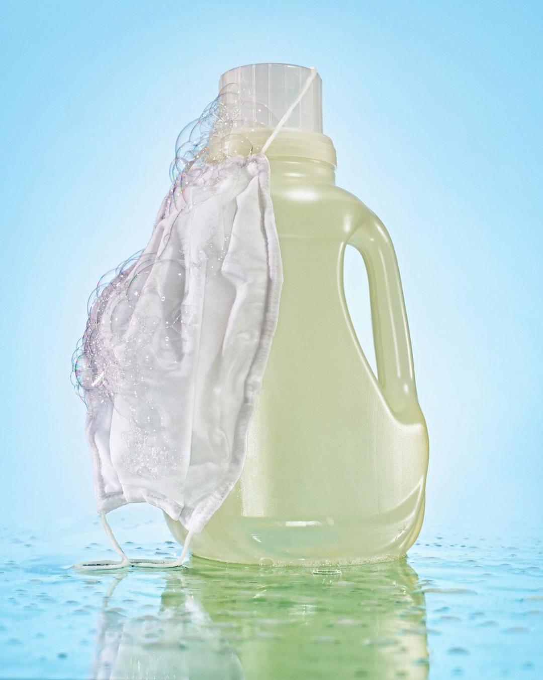 Especialistas desaprueban el uso de detergentes para limpiar y reutilizar cubrebocas