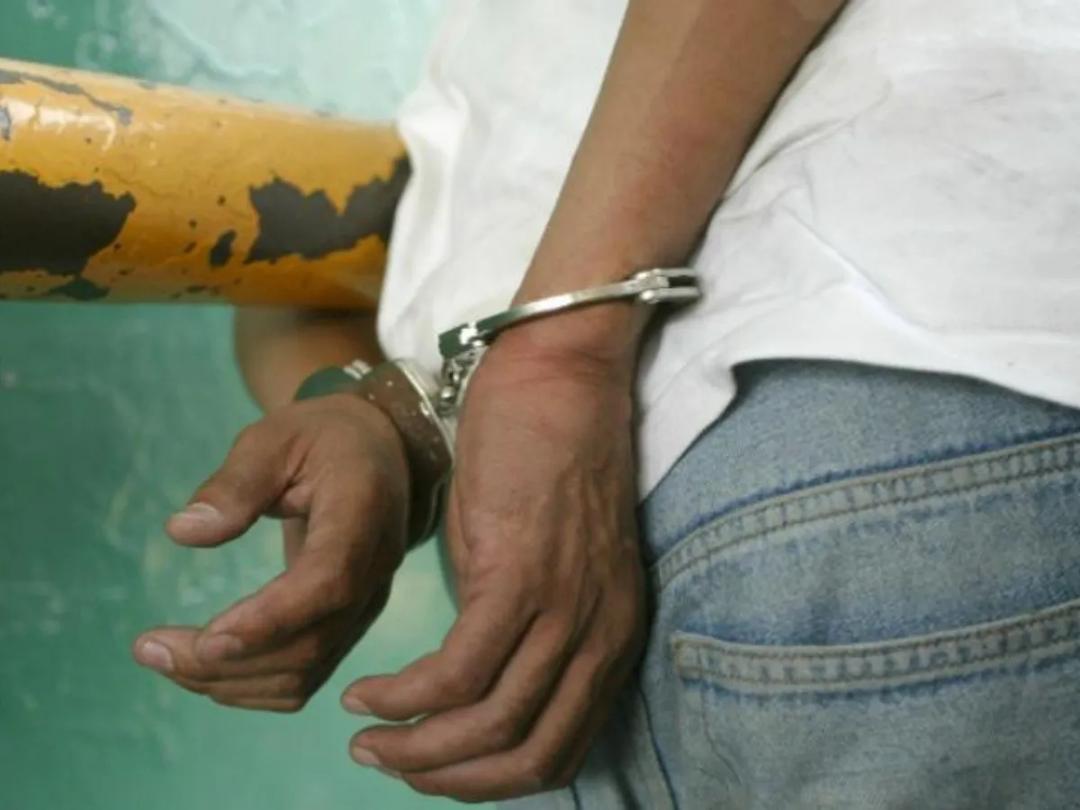 Detenido por abusar de menor en secundaria de Tlaquepaque