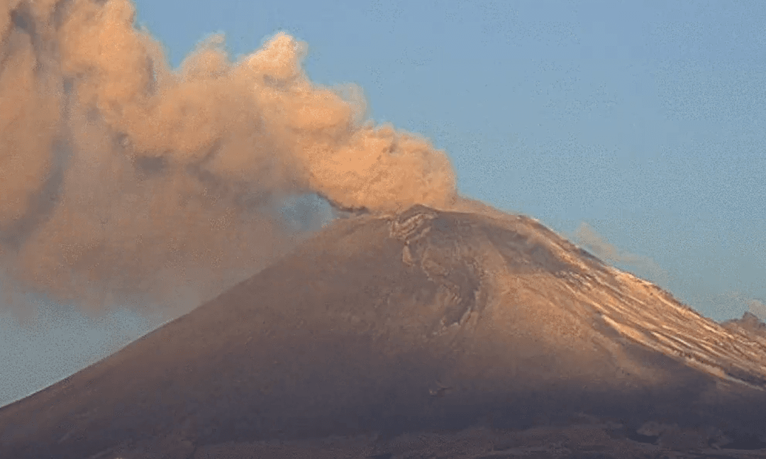 Popocatépetl registra cinco explosiones durante fin de semana
