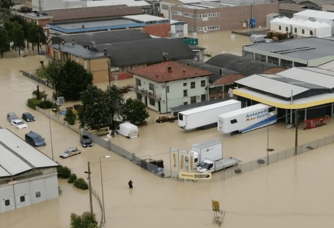 Inundaciones en Italia dejan al menos 8 personas muertas y miles de evacuados; Gran Premio de la Fórmula 1 se canceló