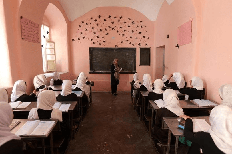 Envenenan a 82 niñas en 2 escuelas en el norte de Afganistán
