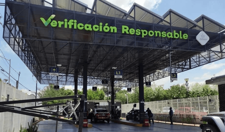 Verificación Vehicular 2023: Procesan a mujer por vender hologramas piratas en redes sociales