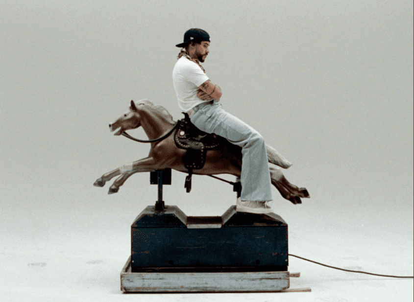 Bad Bunny se apodera de las plataformas con “UN PREVIEW”